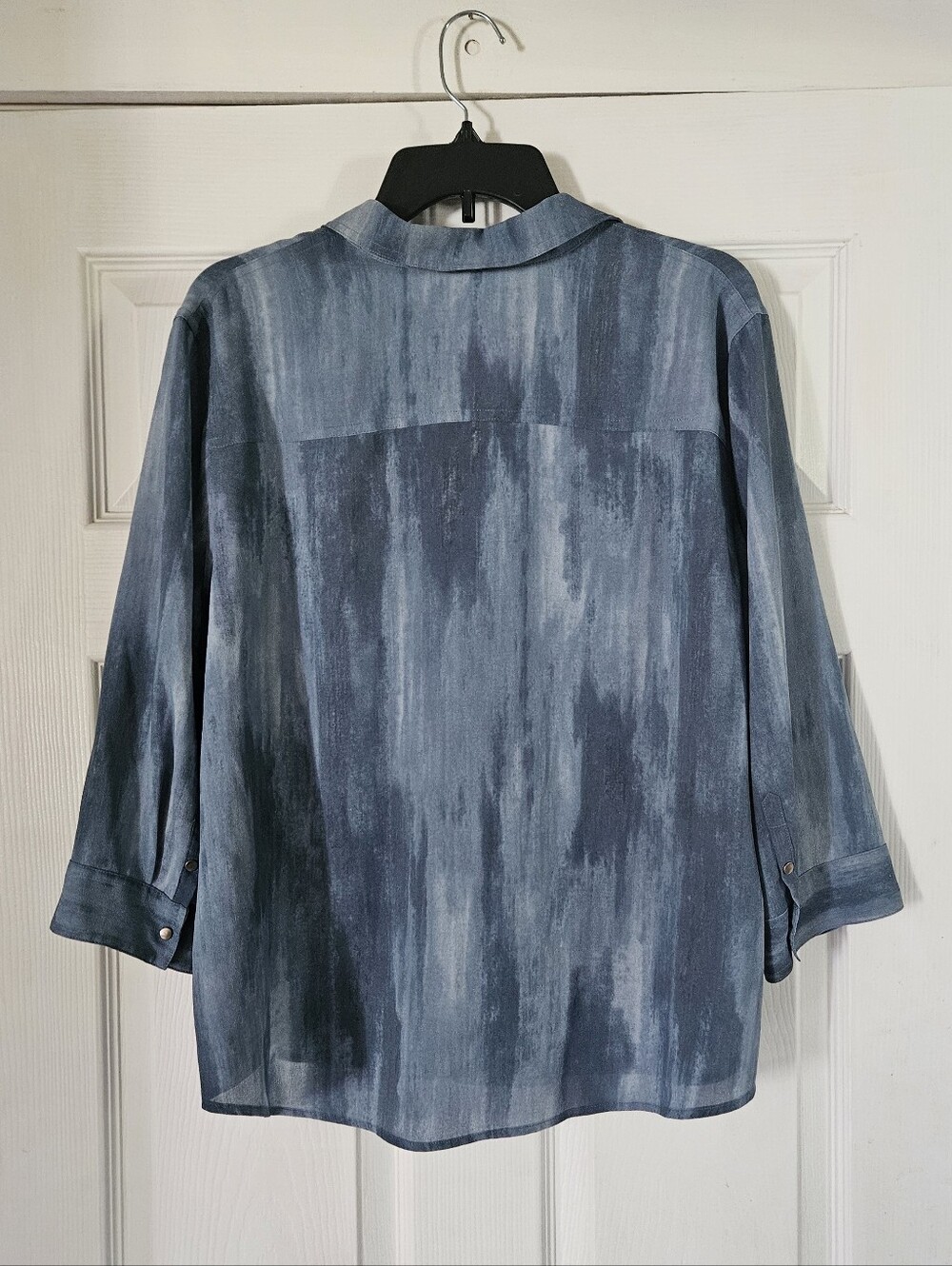 Chico's Blue Abstract Watercolor Button Down Shirt Size 3 (XL / 16-18) - Picture 6 of 7